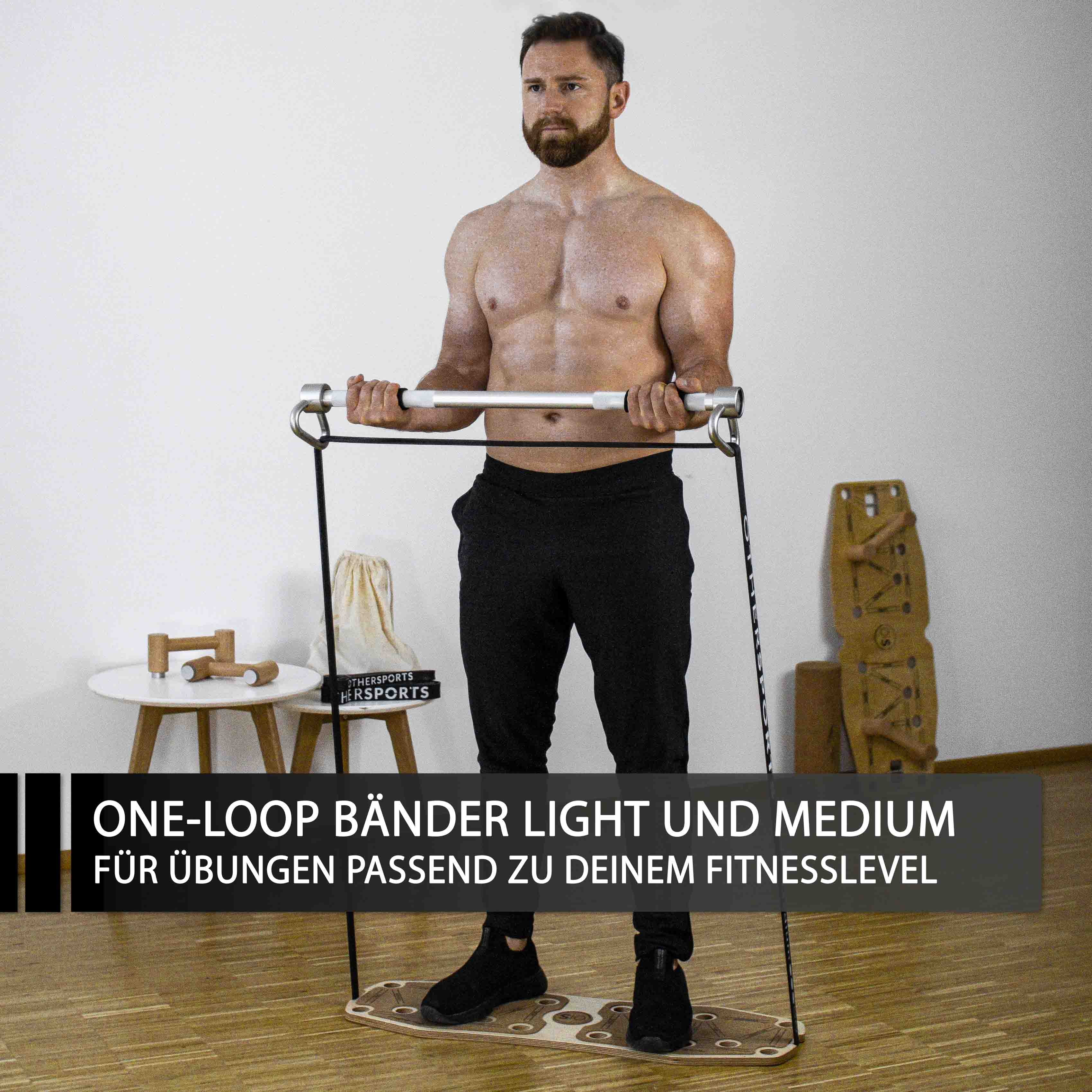 Bizeps Curls mit der Fitnessstange und Fitnessbänder